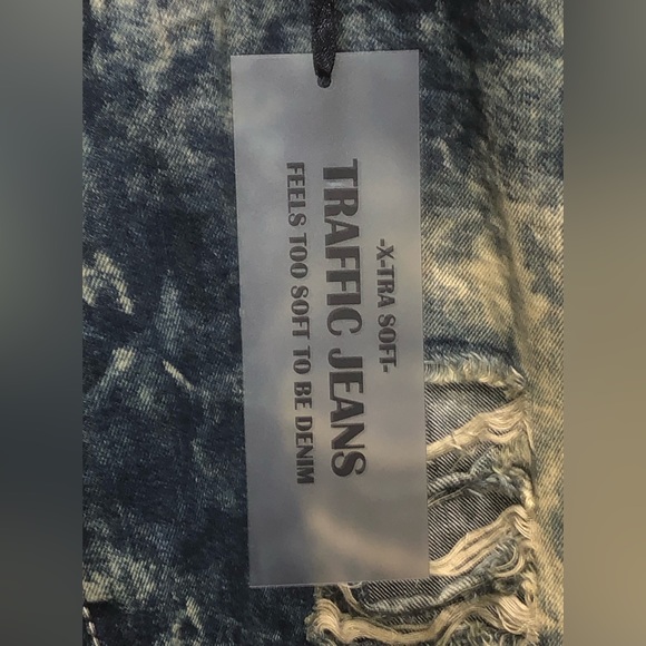 NWT! TRAFFIC JEANS WEAR Women’s Size 14W Highly Torn Ankle Jeans 10.5” Rise - Picture 3 of 8